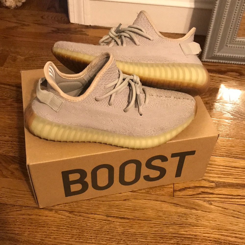 Mens Size 9.5 Yeezy Sesame